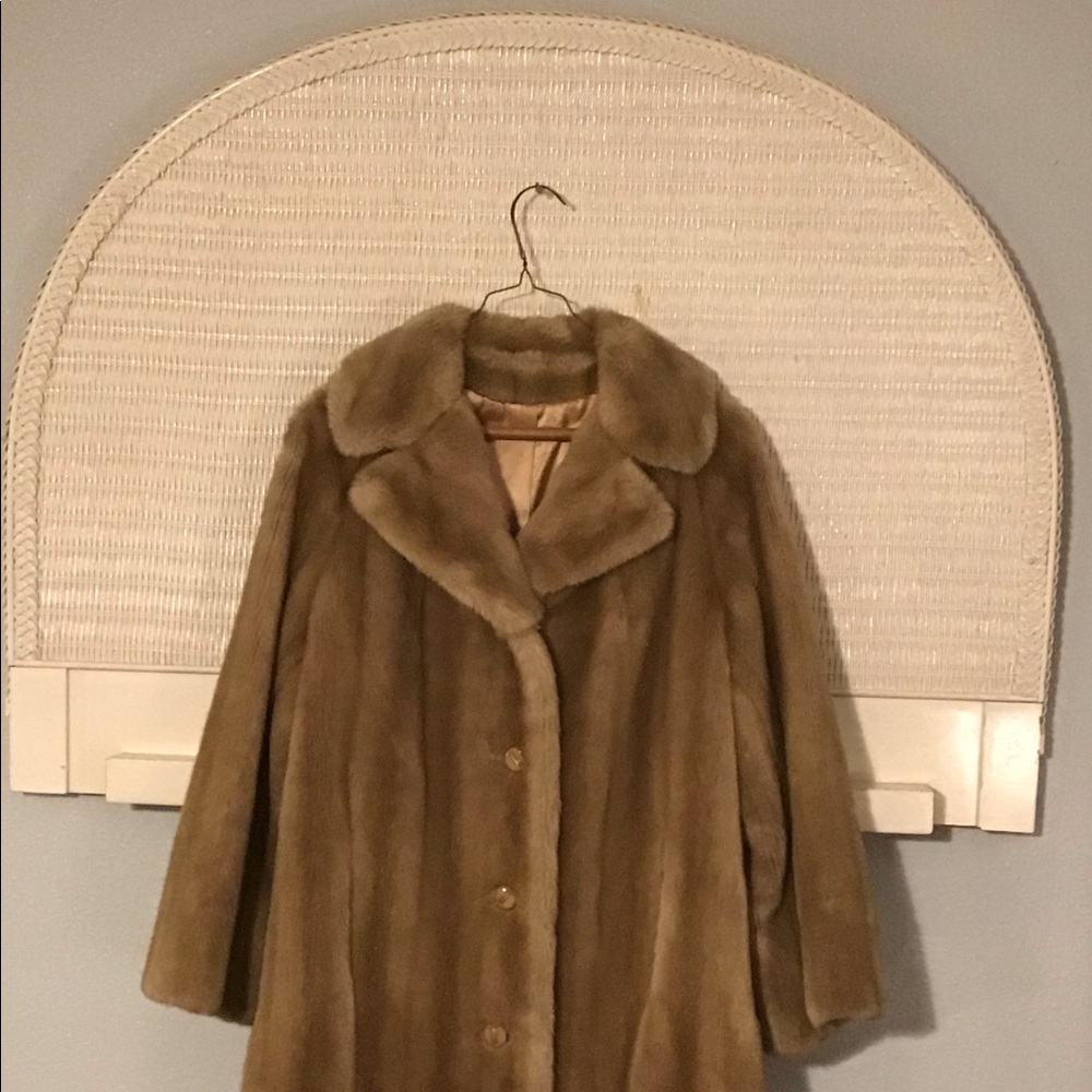 Grandella II by Sportowne Fur Coat - Picture 2 of 15